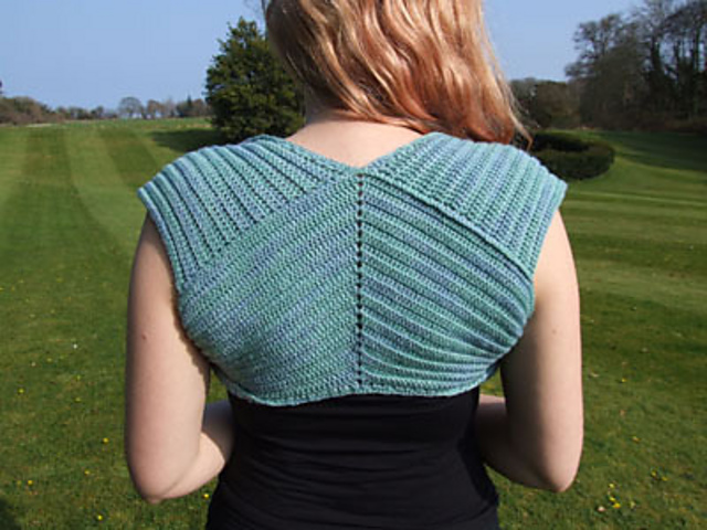 Etain Shrug