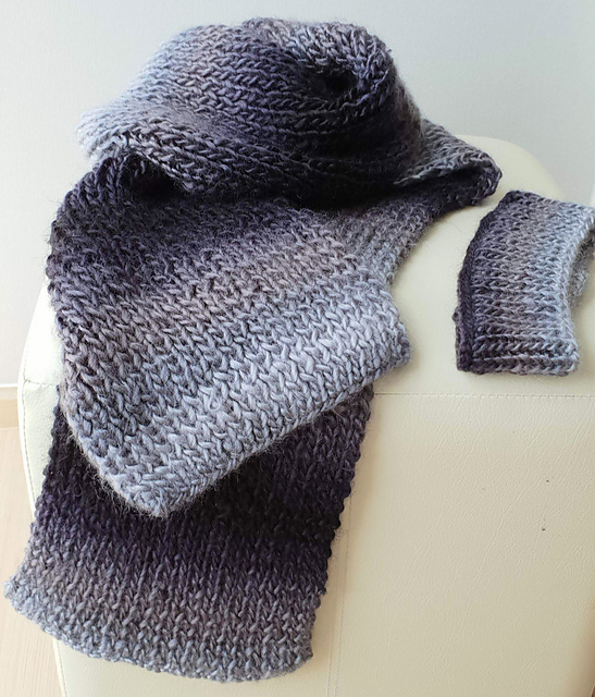 Ravelry: Winter Nights Scarf and Headband Set pattern by Fluffy