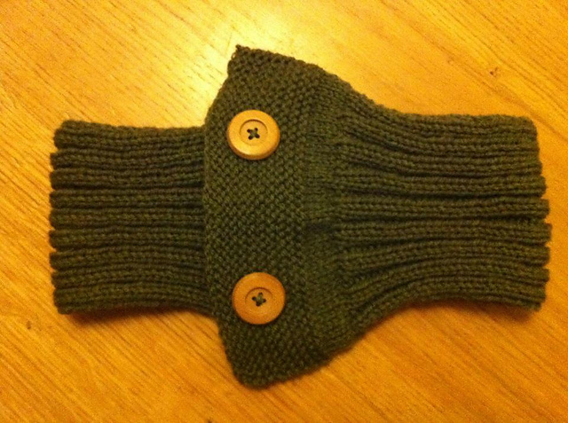 Simple rib cowl with button detail