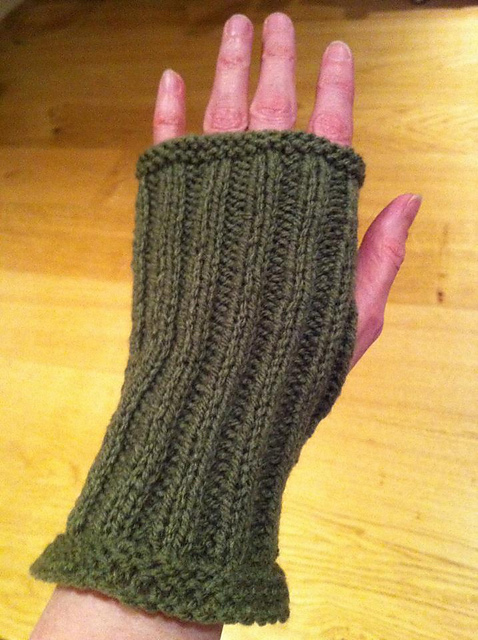 Simple rib fingerless gloves