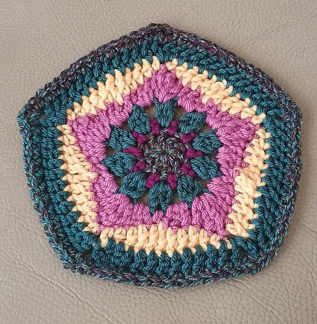 Granny Star and Pentagon Motif