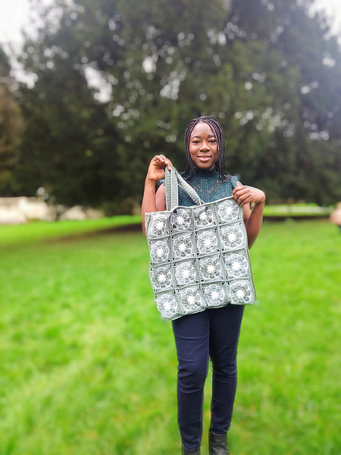 Ravelry: African Flower Tote Bag pattern by Susanna Biaye