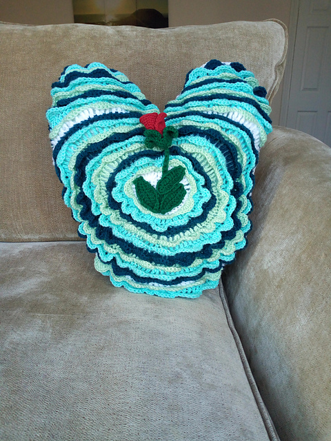 ZAHRA HEART PILLOW