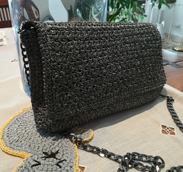 Metallic shoulder bag