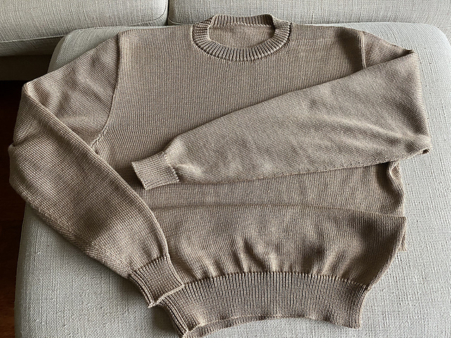 7 Man's sweater, round neckline