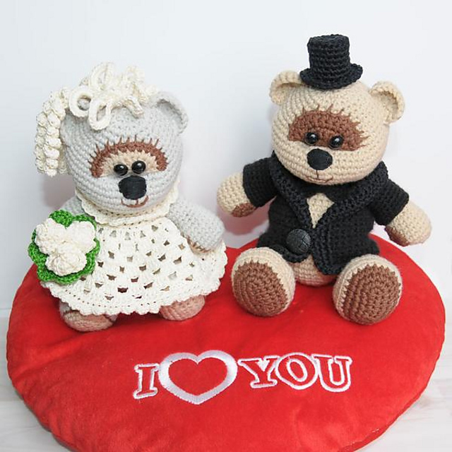 Wedding bears (costume)