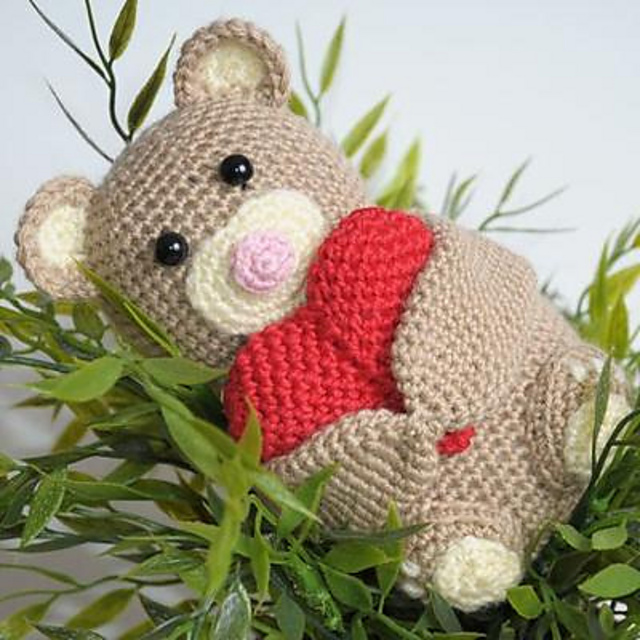 Teddy bear holding a heart