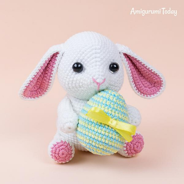 Bunny with easter egg