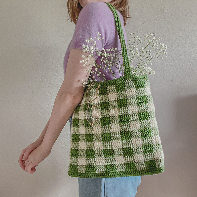 Ravelry: Simple Crochet Gingham Tote Bag pattern by Heather Brooke