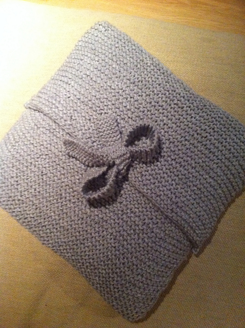 Knotted cushion
