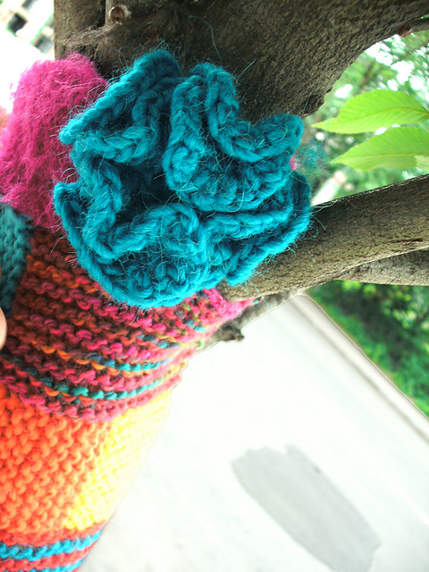 Easy Flowers (for yarnbombing!)