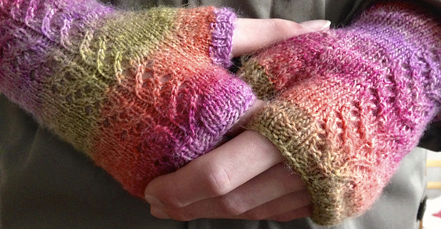 Ombré Lace Mittens