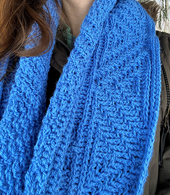 Deco Triangles Cowl