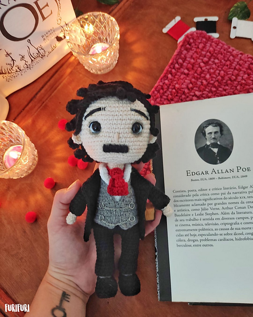 Edgar Allan Poe Amigurumi