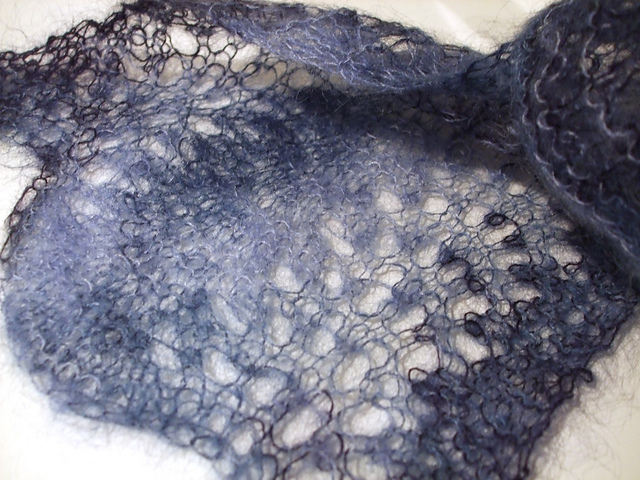 Simple Feather & Fan Lace Scarf