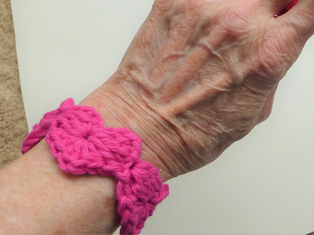 Easy Closure Heart Bracelet