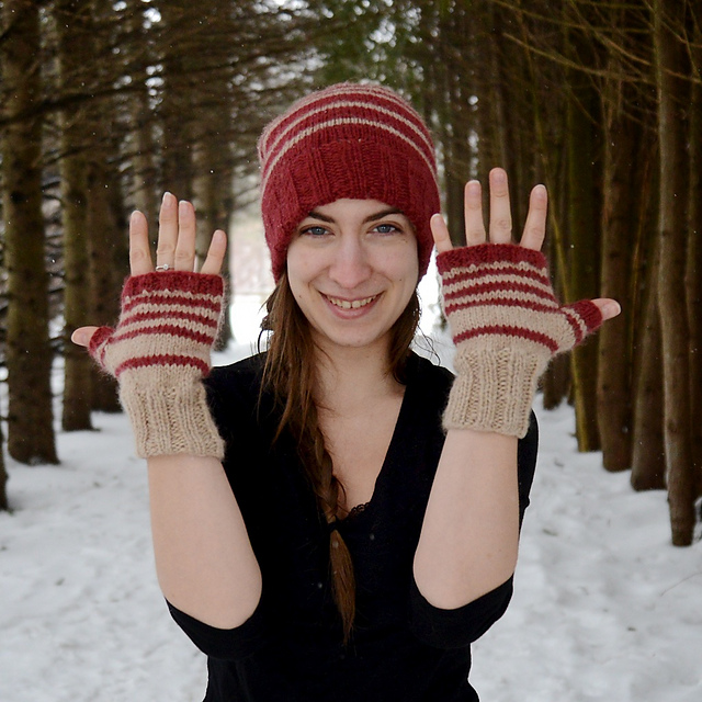 Cinnamon Bun Fingerless Mittens