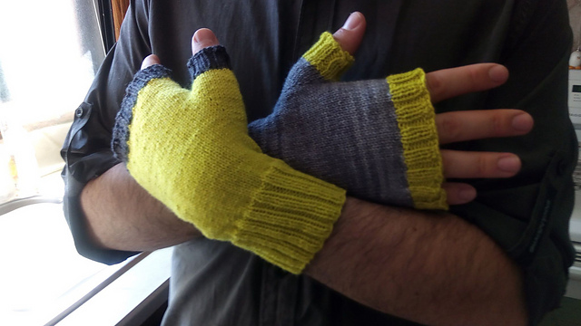 Harmony fingerless gloves