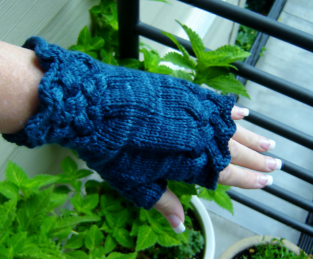 Weaved Cuff Mitts