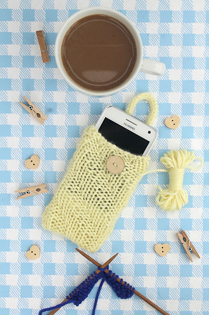 Diagonal stripe beachy phone case