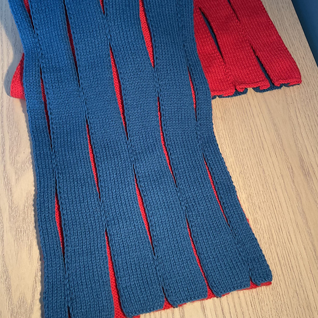 Ravelry: Grillé aux Laines Scarf pattern by Alessandra Gropazzi