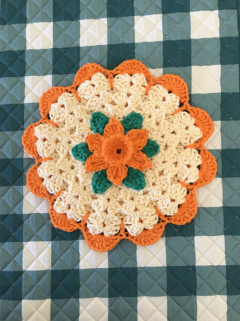 Daffodil Pot Holder