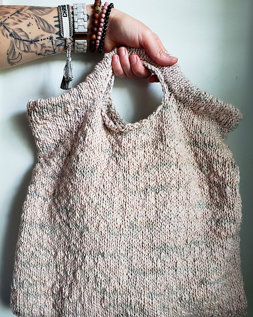 Ravelry Red Hot Summer Bag pattern by Swiss Pointe Designs