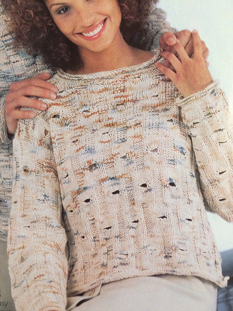 #22 Woman's pullover w/ buttonholes