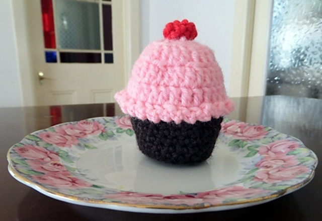 crochet chocolate cupcake with strawberry icing.