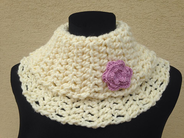 Lady Rose Neckwarmer
