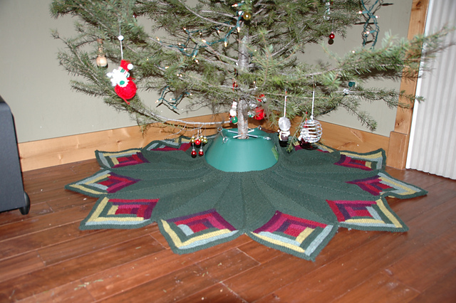 Log Cabin Christmas Tree Skirt