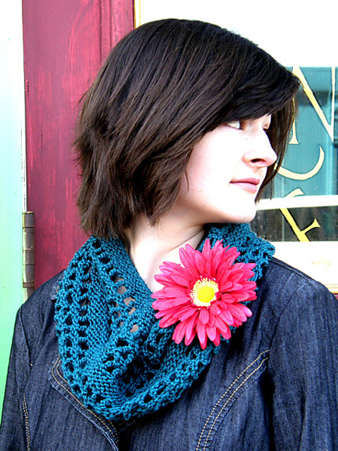 Chain Lace Cowl