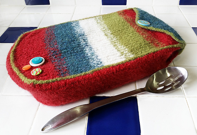 Felted Casserole Cozy