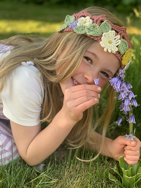meadow flower ニットクラウン　2〜5y Ravelry: Summer Solstice Flower Crown pattern by Gilly Seagrave - EKA