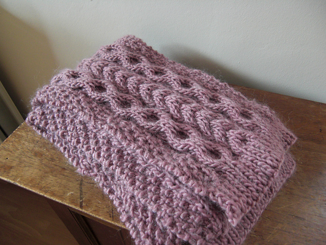 Design H – Hourglass Cable Scarf