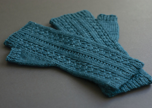 Peregrination Mitts