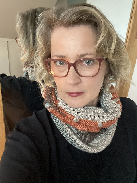 Memo kragi (cowl)