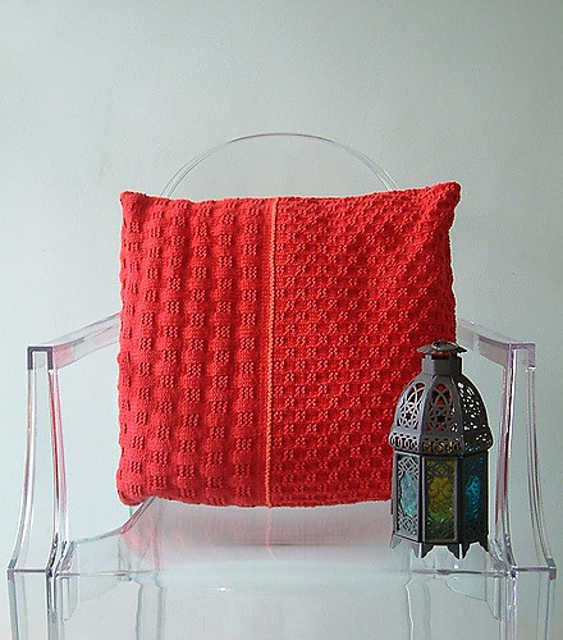 Garter-check cushion