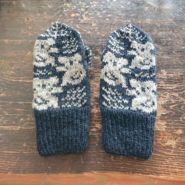 Ravelry: koalas 編み込みミトン pattern by Mariko Mikuni (三國 万里子）