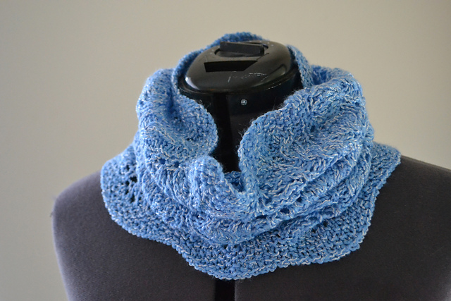 Ravelry: Rope and Wave Cowl pattern by Amanda Goldman