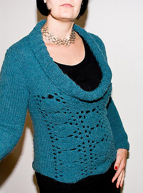 # 44 Pulli mit Bogenrand