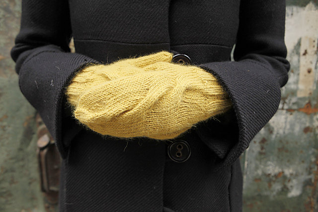 Golden Cable Mitts