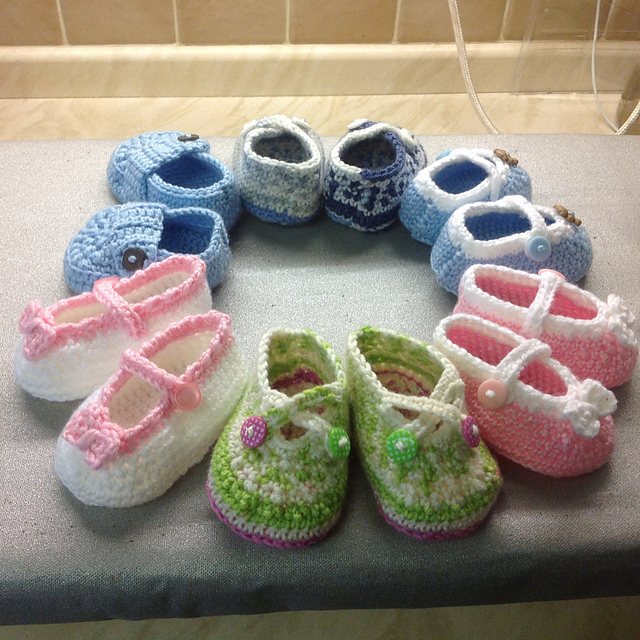 4492 Crocheted Baby Shoes