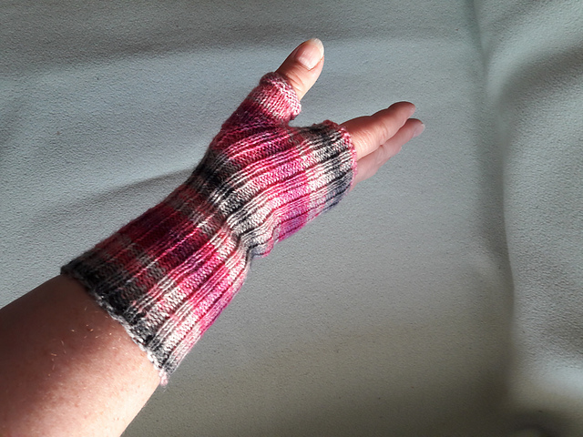 Simple Fingerless Mitts