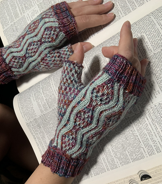 Ogee Fingerless Gloves