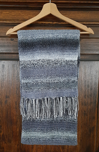 Fringe scarf with glitter