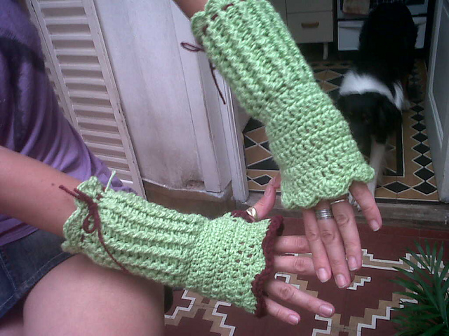 Fingerless crochet mittens