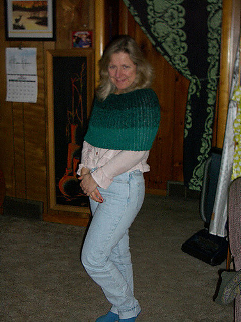 fade-out ribbed stole