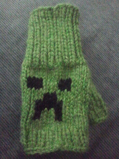 Creeper Fingerless Gloves