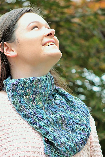 Airy cowl